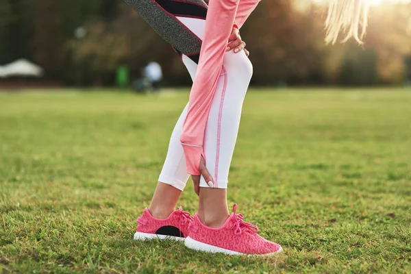 Close Sporty Woman Suffering Calf Pain — 스톡 사진