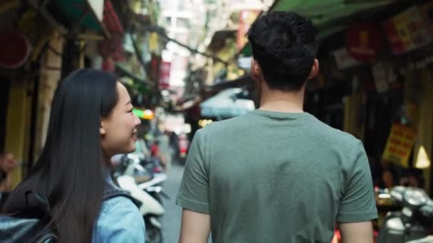 Vista Mano Pareja Vietnamita Turismo Fotografía Con Cámara Helio Red — Vídeos de Stock