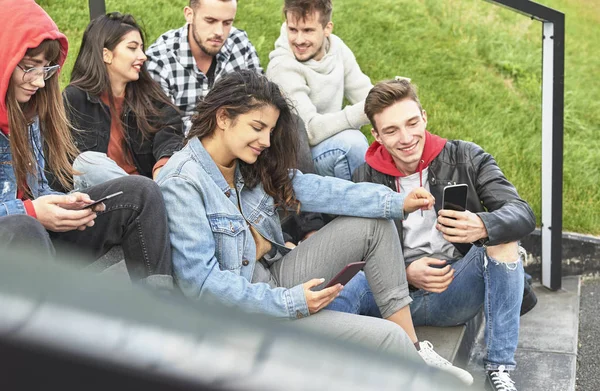 Young People Having Fun Mobile Phone — Stok fotoğraf