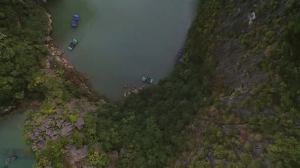 Drohnenblick Auf Boote Der Halong Bucht — Stockvideo