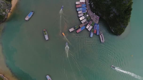 Drónra Néző Hajók Turisták Halong Bay — Stock videók