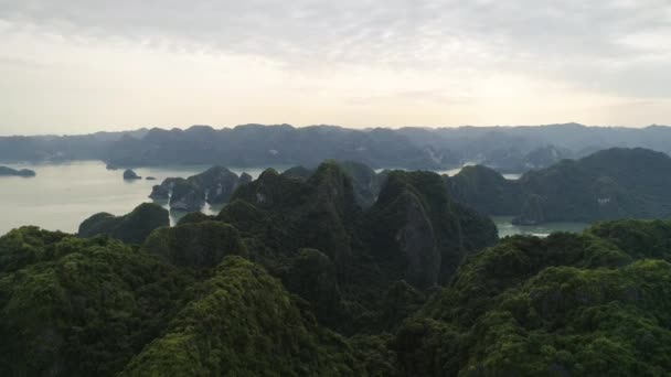 Push Out Video Zeigt Halong Bay Vietnam — Stockvideo