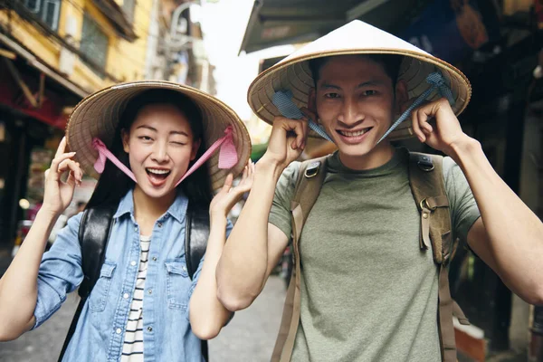 Retrato Turistas Vietnamitas Ciudad Hanoi — Foto de Stock