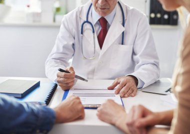 Genç çifte doktor teşhisi