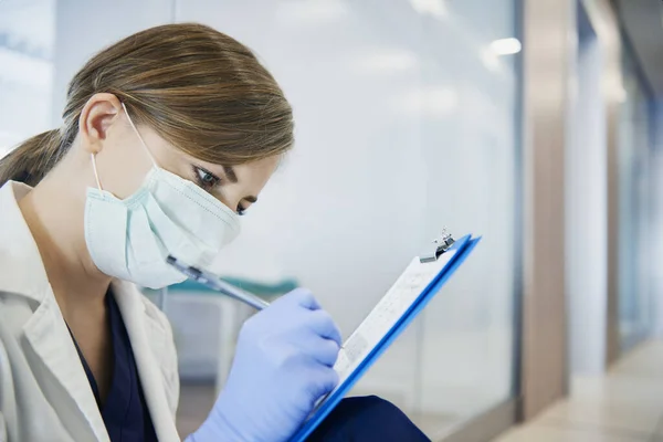 Medizinische Untersuchung Mundschutz Und Schutzhandschuh — Stockfoto