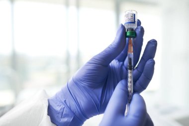Coronavirus için bir test tüpü.