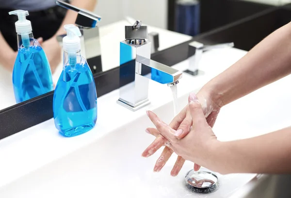 Handen Wassen Badkamer — Stockfoto