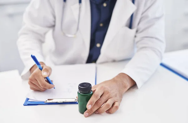 Detalj Läkaren Ordinerar Medicin — Stockfoto