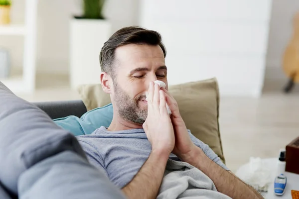 Homme Maison Avec Une Grippe Dure — Photo