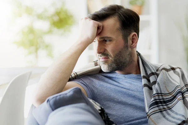 Homem Sentindo Desconforto Enquanto Está Sentado Casa — Fotografia de Stock