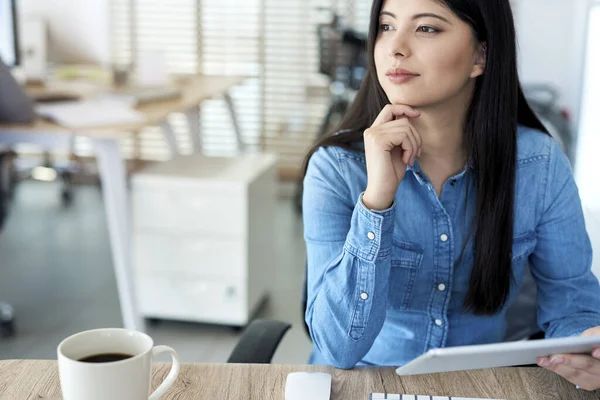 Mooie Aziatische Vrouw Het Kantoor — Stockfoto