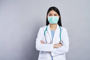 Asyalı kadın doktor portresi