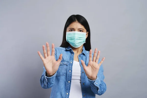 Frightened Asian Woman Surgical Mask — Stock Photo, Image