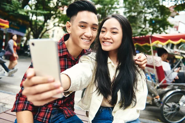 Cerca Selfie Joven Pareja Vietnamita — Foto de Stock