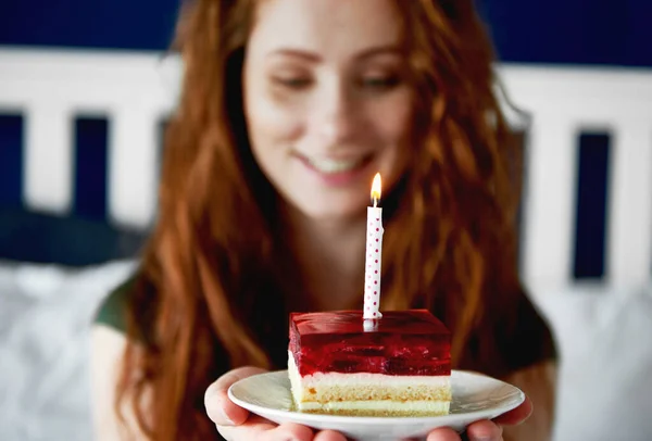 Close Woman Piece Birthday Cake — Stock Photo, Image