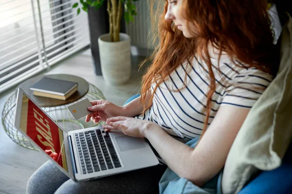 Vysoký Úhel Pohledu Ženy Dělá Online Nakupování — Stock fotografie