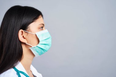 Stüdyodaki kadın doktorun profil görüntüsü