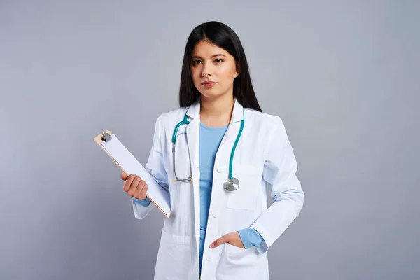 Female Asian Doctor Holding Clipboard Document — Stock Photo, Image