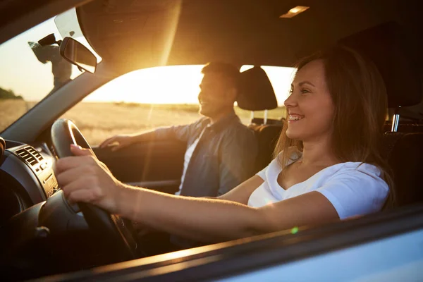 Young Couple Traveling Smile Face — Stock Photo, Image