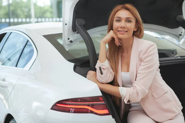 Gorgeous woman choosing a new car at the dealership — Stock Photo, Image