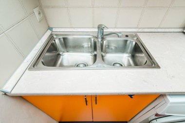 Mutfaktaki lavabo fotoğrafı