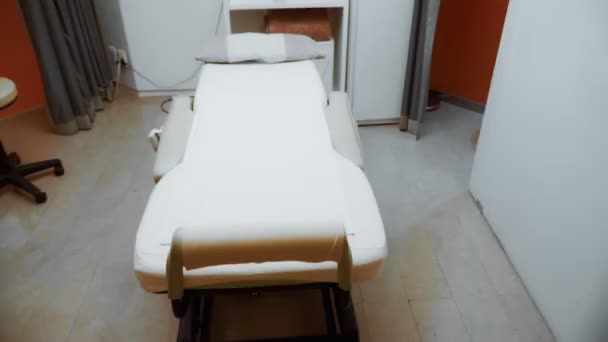 Odanın Ortasında Yatağı Olan Check Hastaları Için Tıbbi Oda — Stok video