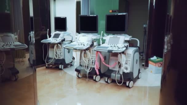 Bright Medical Room Checkup Patients Ultrasound Equipment Keys — Stock Video