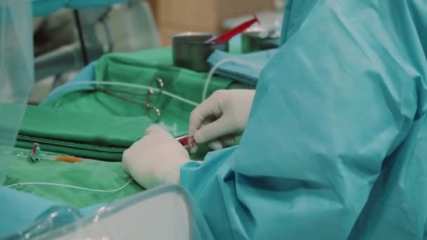 Sala Operaciones Medicina Moderna Que Médico Introduce Paciente Con Una — Vídeo de stock