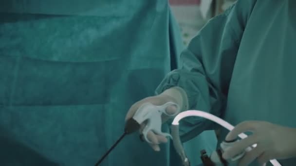 Operação Por Método Laparoscópico Por Vários Médicos Com Sala Cirurgia — Vídeo de Stock