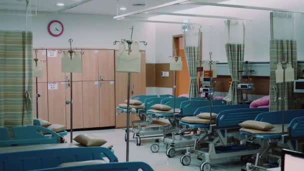 Room Hospital Room Beds Patients Medical Equipment Curtains — Stock Video