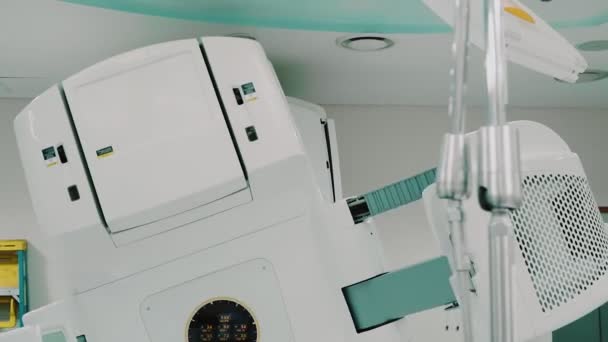 Bergerak Ruang Peralatan Medis Modern Untuk Pengangkatan Tumor Ganas Dengan — Stok Video
