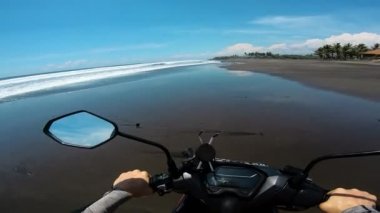 Denizde kumda motosiklet sürmek, ilk insan olmak.