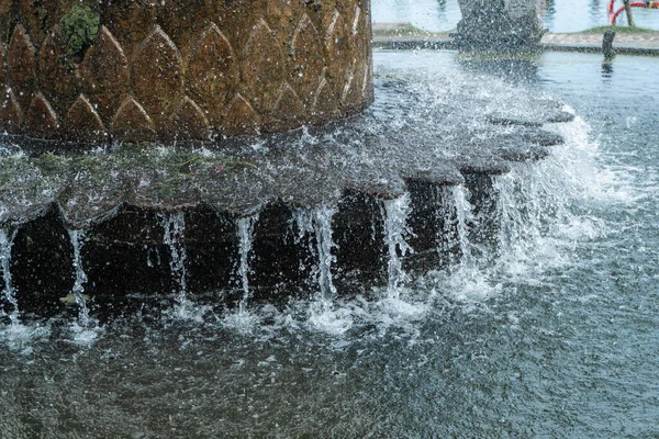 Foto Van Een Oude Bali Fontein Van Steen Staand Het — Stockfoto