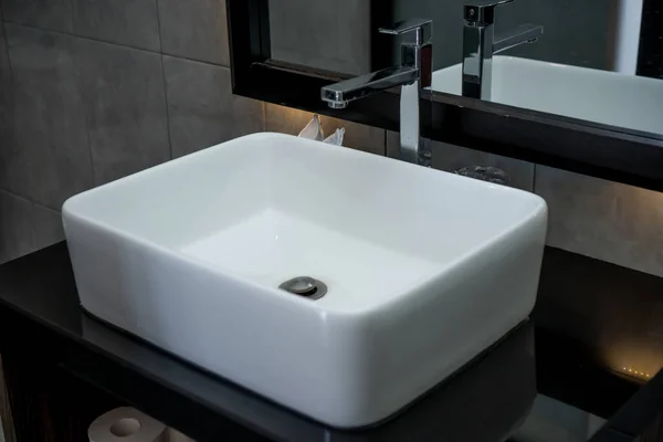 Photo Ceramic Sink Mirror Bathroom — Stock Photo, Image