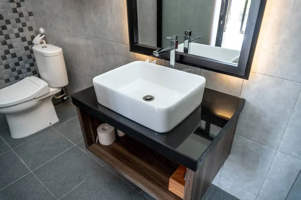 Photo White Clean Sink Crane Bathroom — Stock Photo, Image