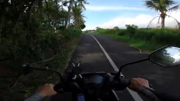 Monter Une Moto Sur Une Route Pavée Première Personne Sur — Video