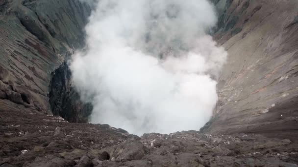 Видео Раскачивающегося Активного Вулканического Кратера Бромо Острове Ява Индонезии — стоковое видео