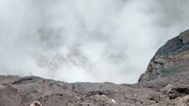 インドネシアのジャワ島の活火山噴火口Bromoのビデオ — ストック動画