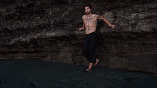 Young Handsome Courageous European Man Drawings His Body Stands Cliff — Stock Video