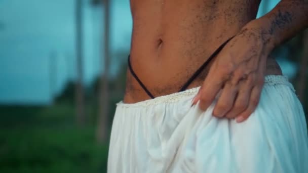 Video Vom Schönen Schlanken Bauch Eines Jungen Europäischen Mädchens Das — Stockvideo