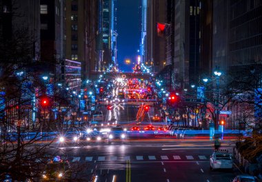 New York'ta 42 Street gece trafik