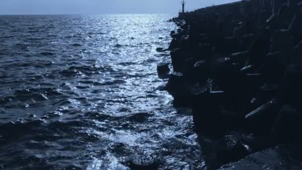 Waves at a Breakwater at Dawn. Moción lenta — Vídeos de Stock