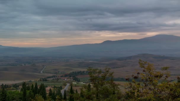 Molnig morgon över Toscana. Tidsfördröjning — Stockvideo