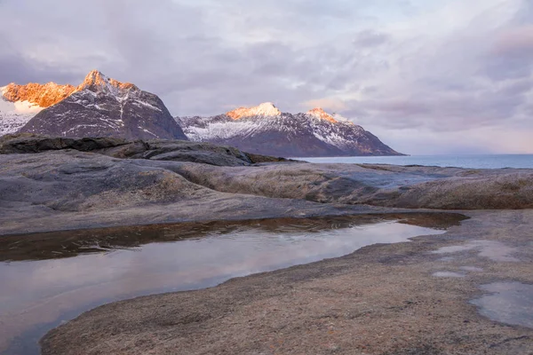 Téli Norvégia. A zöld Tungeneset Hajnal — Stock Fotó