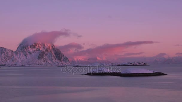 Wintersonnenuntergang über dem Fjord. Zeitraffer — Stockvideo