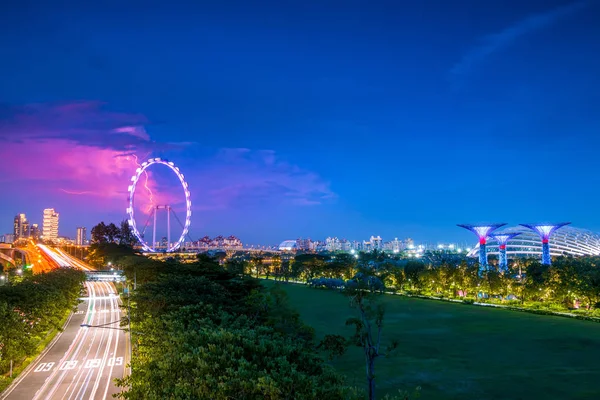 Traffic and Lightning in Singapore — Stock Photo, Image