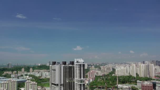 新加坡 晴朗的一天 居住区和港口集装箱码头的部分全景 鸟瞰图 — 图库视频影像