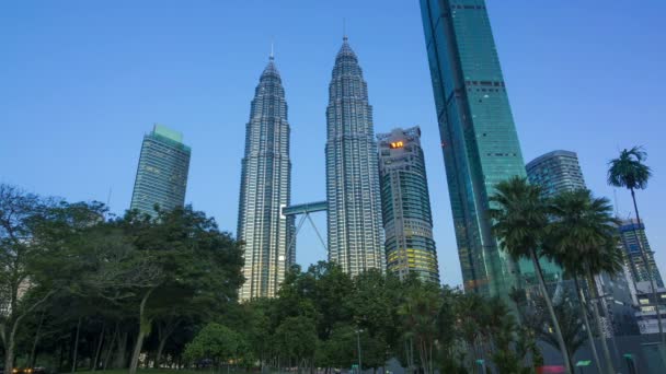Malaysia Kuala Lumpur February 2018 Morning Park Petronas Twin Towers — Stock Video