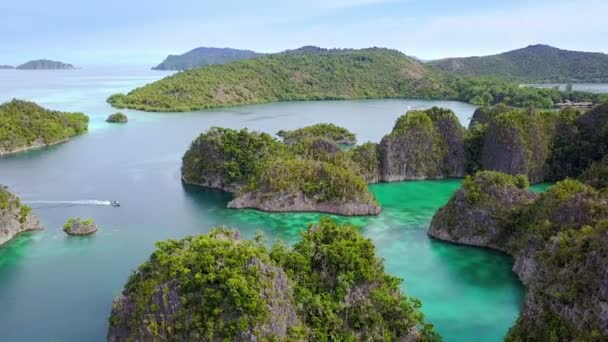 Indonésia Numerosas Ilhas Arquipélago Raja Ampat Drone Panorama Vista Aérea — Vídeo de Stock