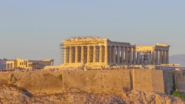 Grécia Atenas Noite Sem Nuvens Turistas Deixam Ruínas Partenon Luzes — Vídeo de Stock